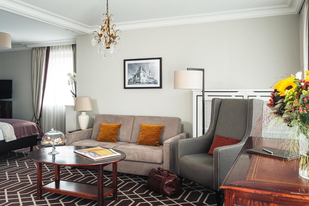 阿尔索夫斯特霍夫酒店 策勒 外观 照片 A suite at the Hotel de Crillon