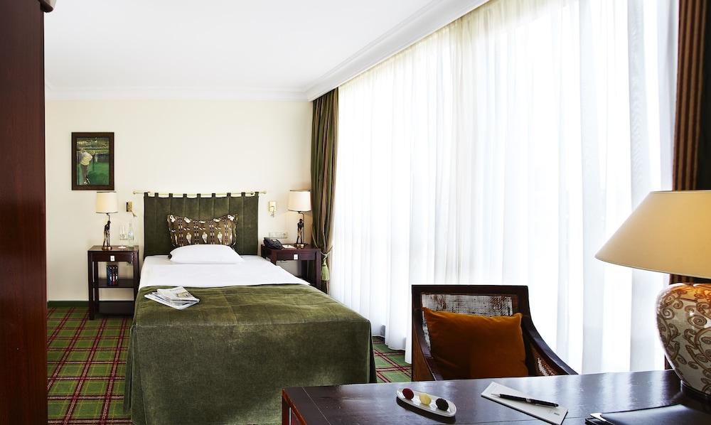 阿尔索夫斯特霍夫酒店 策勒 外观 照片 A room at the hotel